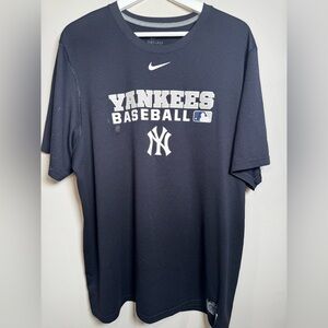 Nike Dri-Fit New York Yankees WITH Flaws Size XL